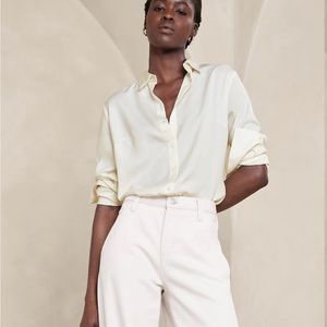 EUC banana republic satin button down shirt